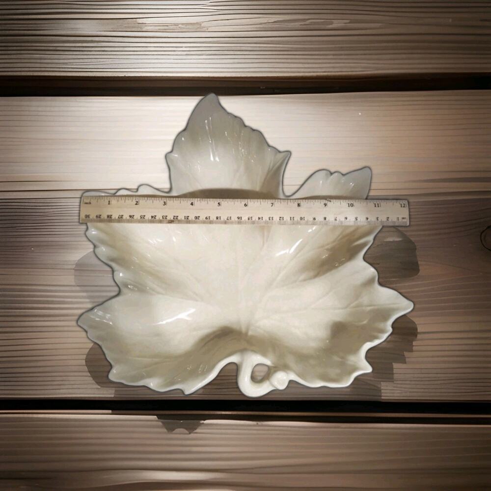 Vintage Ivory White Leaf Dish. Porcelain Heavy duty and thick. Large size. - Picture 5 of 5